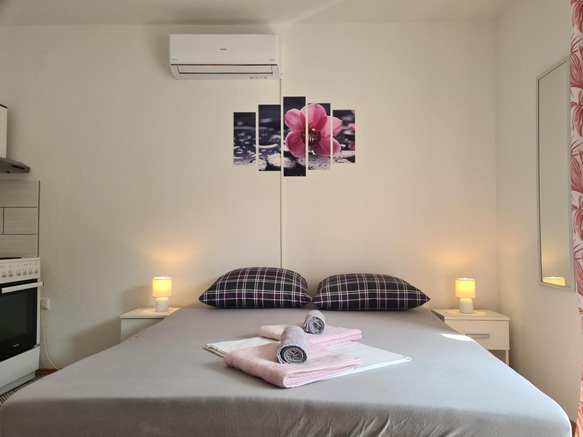 Guest House Angela เซนญ์ ภายนอก รูปภาพ
